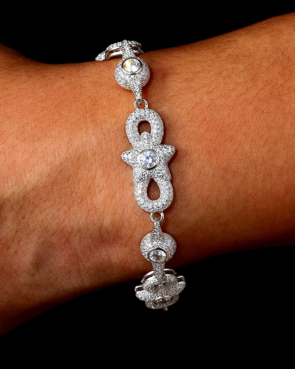 MOISSANITE HALO STAR BRACELET. - Drippy Amsterdam