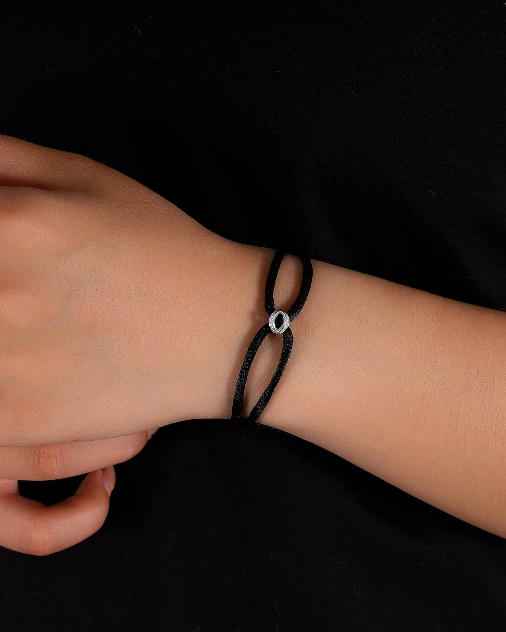 MOISSANITE ICED INFINITY CORD BRACELET. - WHITE GOLD - Drippy Amsterdam