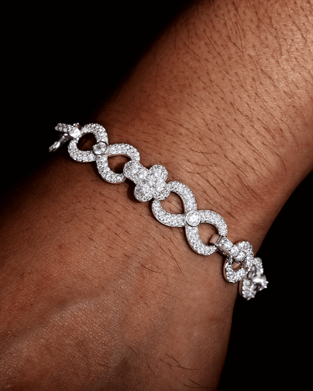 MOISSANITE INFINITY CROSS BRACELET. - Drippy Amsterdam
