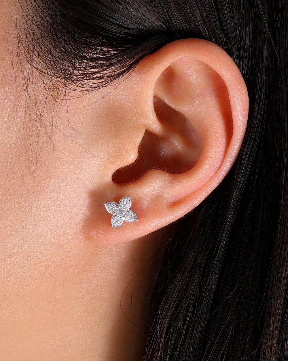 MOISSANITE JASMINE STUDS. - WHITE GOLD - Drippy Amsterdam