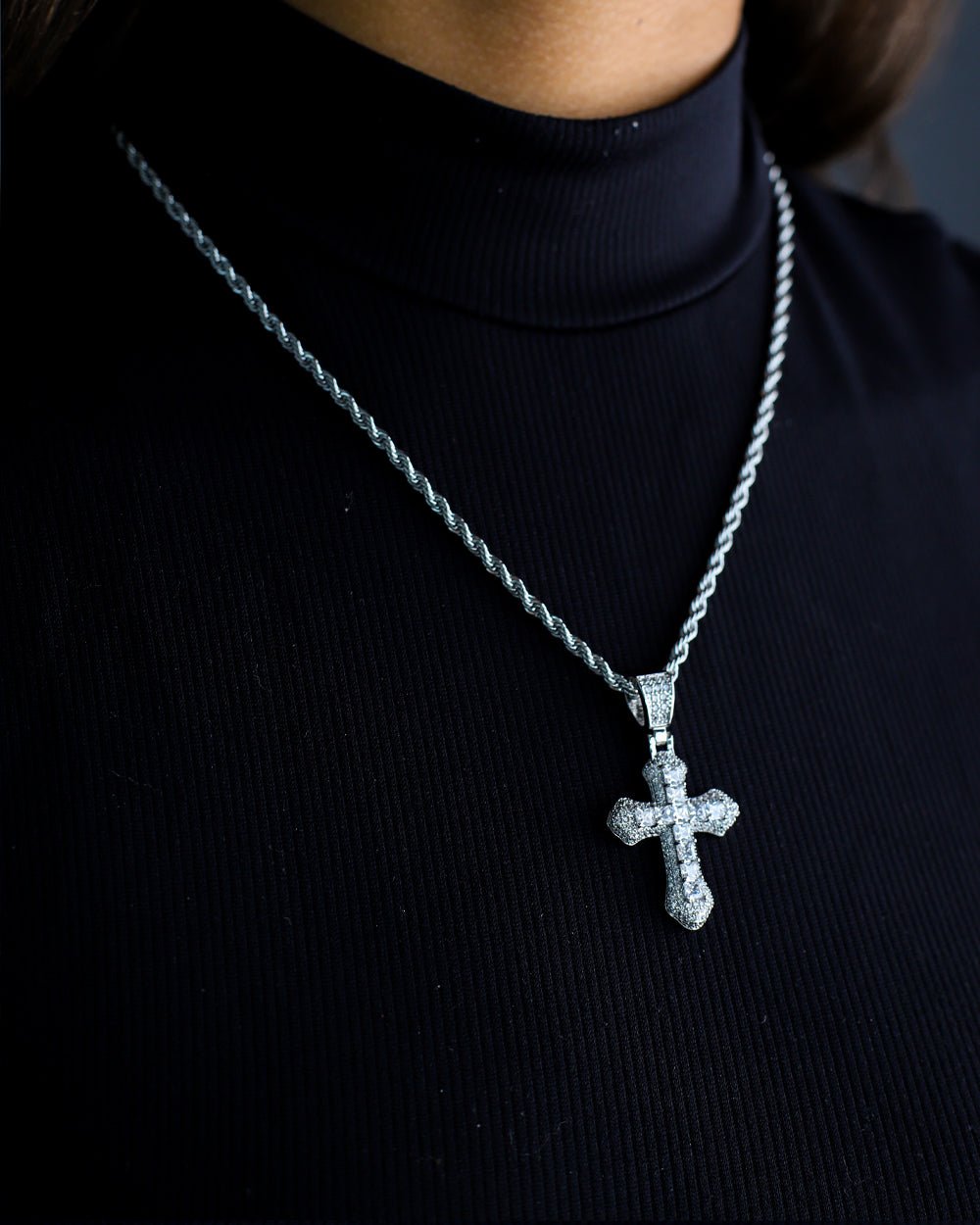 FROSTY CROSS PENDANT. - WHITE GOLD - Drippy Amsterdam