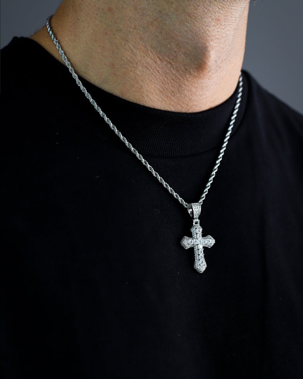 FROSTY CROSS PENDANT. - WHITE GOLD - Drippy Amsterdam