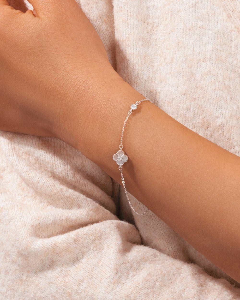 ICY CLOVER BRACELET 925. - WHITE GOLD - Drippy Amsterdam
