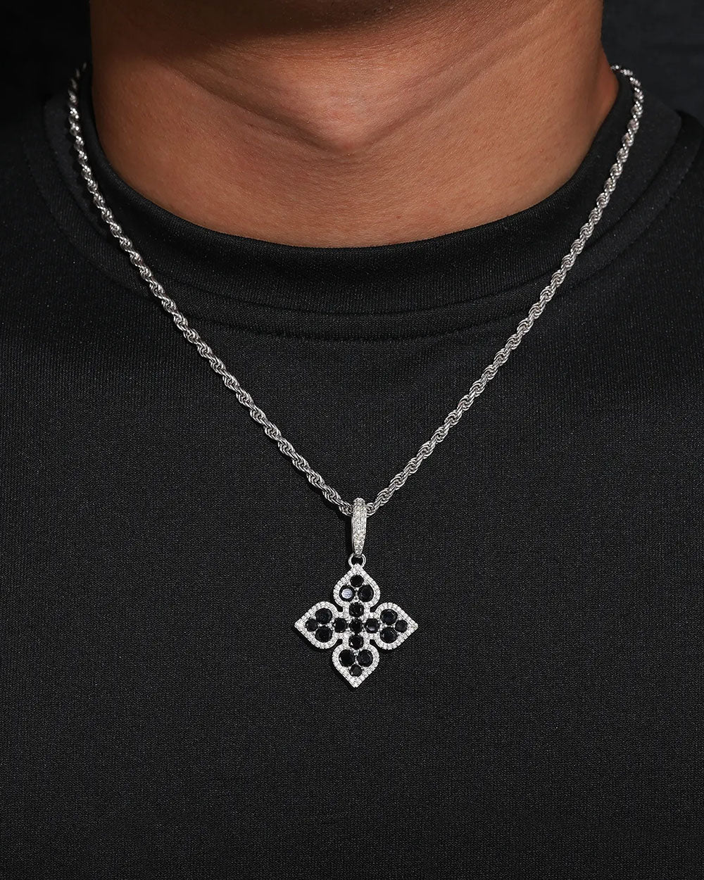 MOISSANITE BLACK CLOVER PENDANT. - WHITE GOLD - Drippy Amsterdam