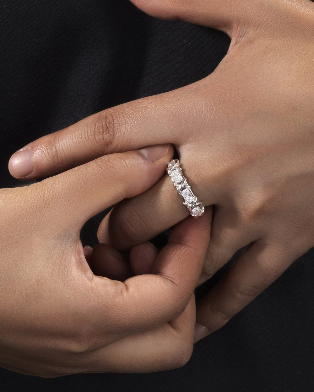 MOISSANITE ETERNITY X RING. - WHITE GOLD - Drippy Amsterdam