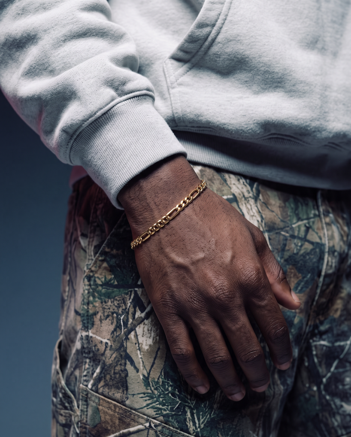 CLEAN FIGARO BRACELET. - 3MM GOLD [b:-:worn]