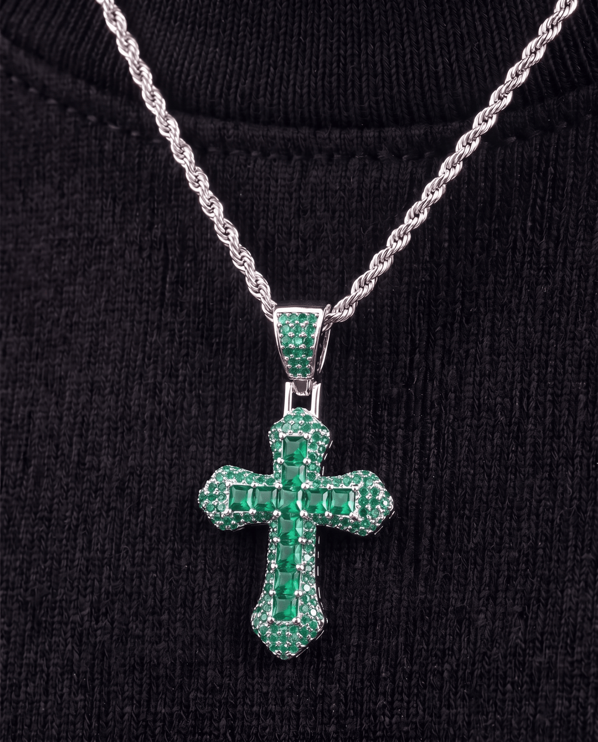 EMERALD CROSS PENDANT. - 925 - Drippy Amsterdam