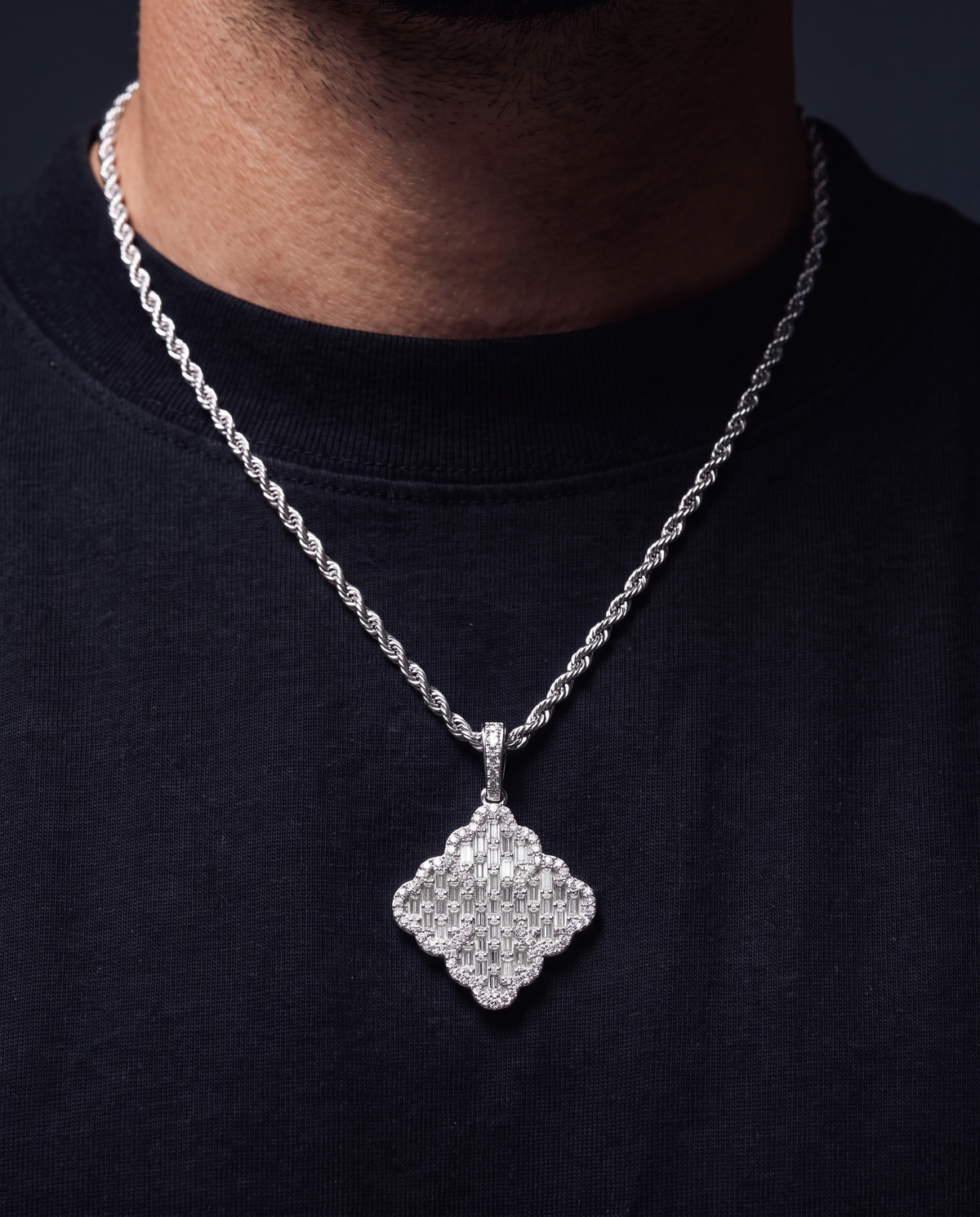 ICED CLOVER PENDANT. - 925