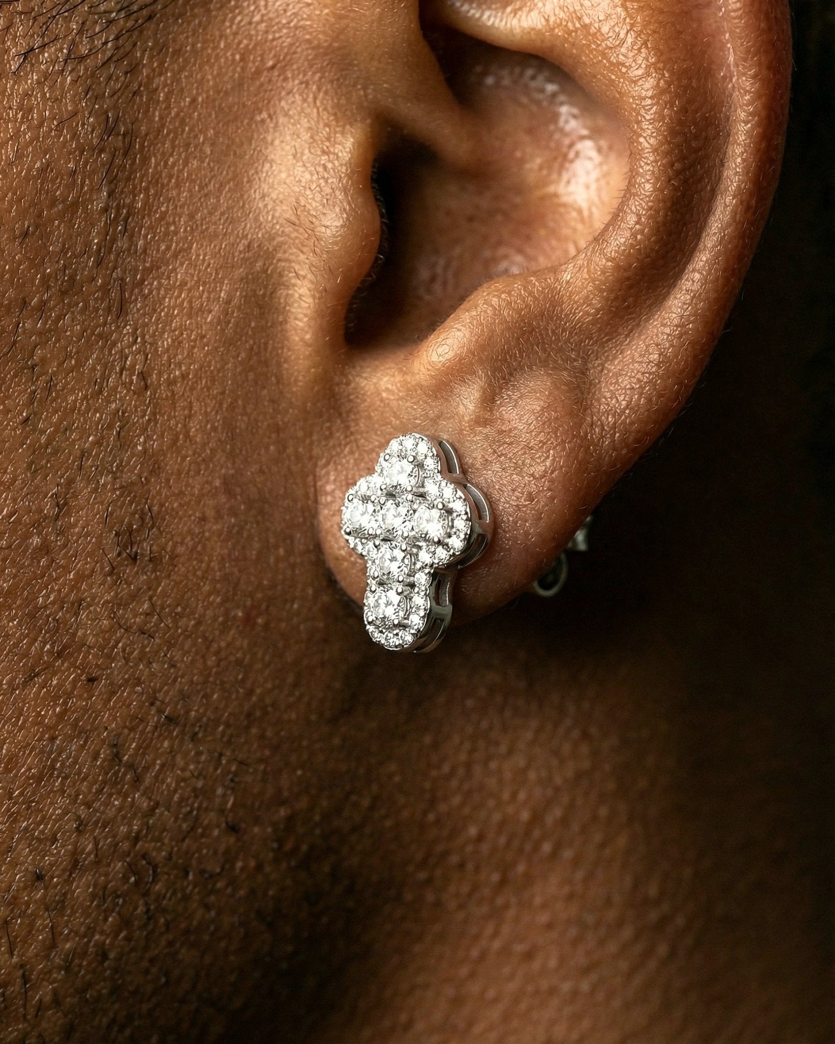 MOISSANITE CLOUD CROSS STUDS. - Drippy Amsterdam