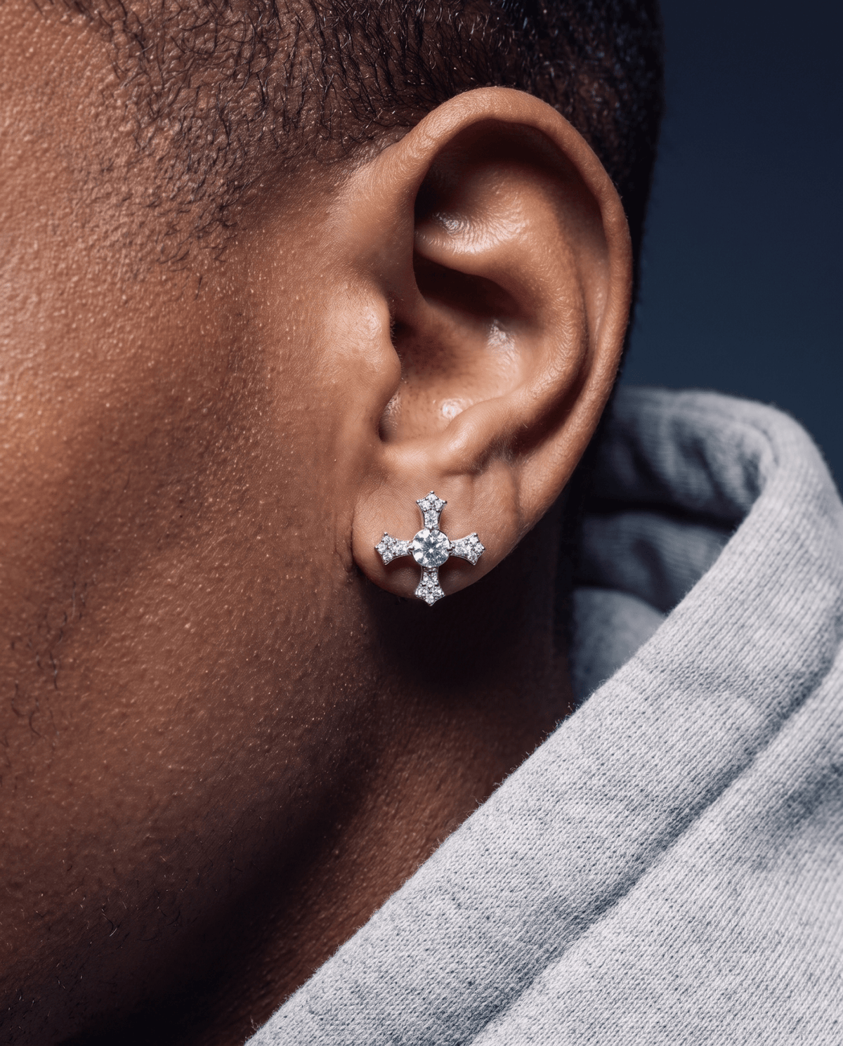 MOISSANITE CROSSWIRE STUDS. - Drippy Amsterdam