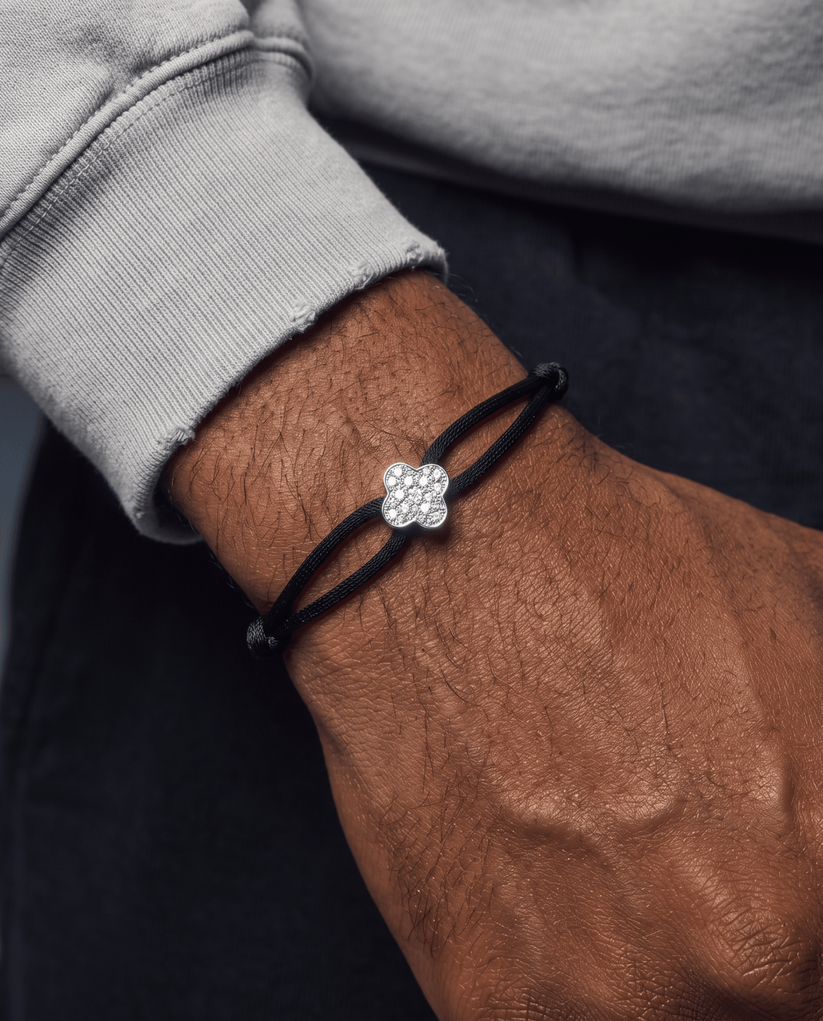 MOISSANITE ICED CLOVER CORD BRACELET. - Drippy Amsterdam