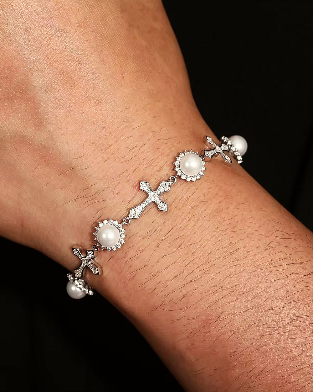 MOISSANITE ICY CROSSES & PEARLS BRACELET. - WHITE GOLD - Drippy Amsterdam