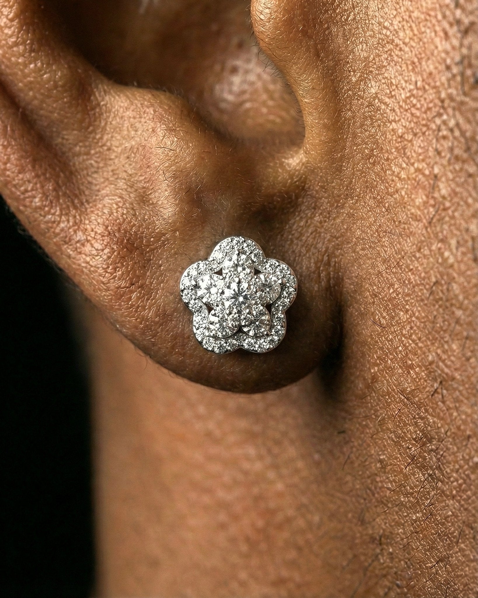 MOISSANITE LOTUS FLOWER STUDS. - Drippy Amsterdam