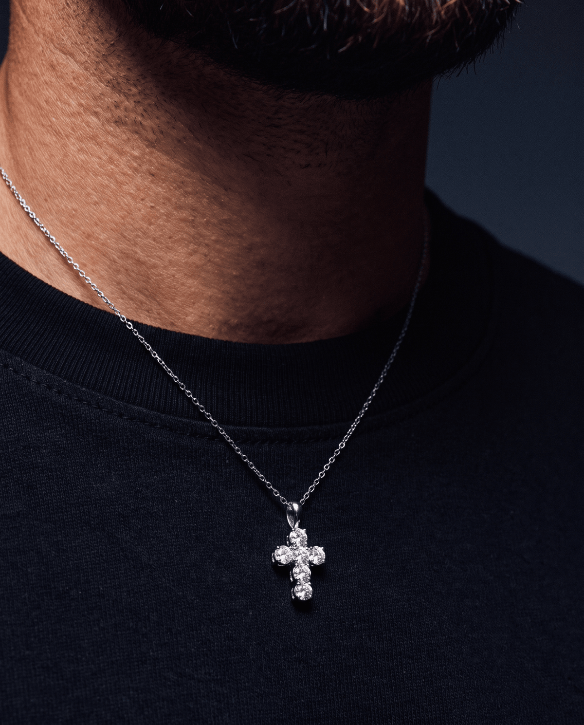MOISSANITE MICRO CROSS PENDANT. - Drippy Amsterdam