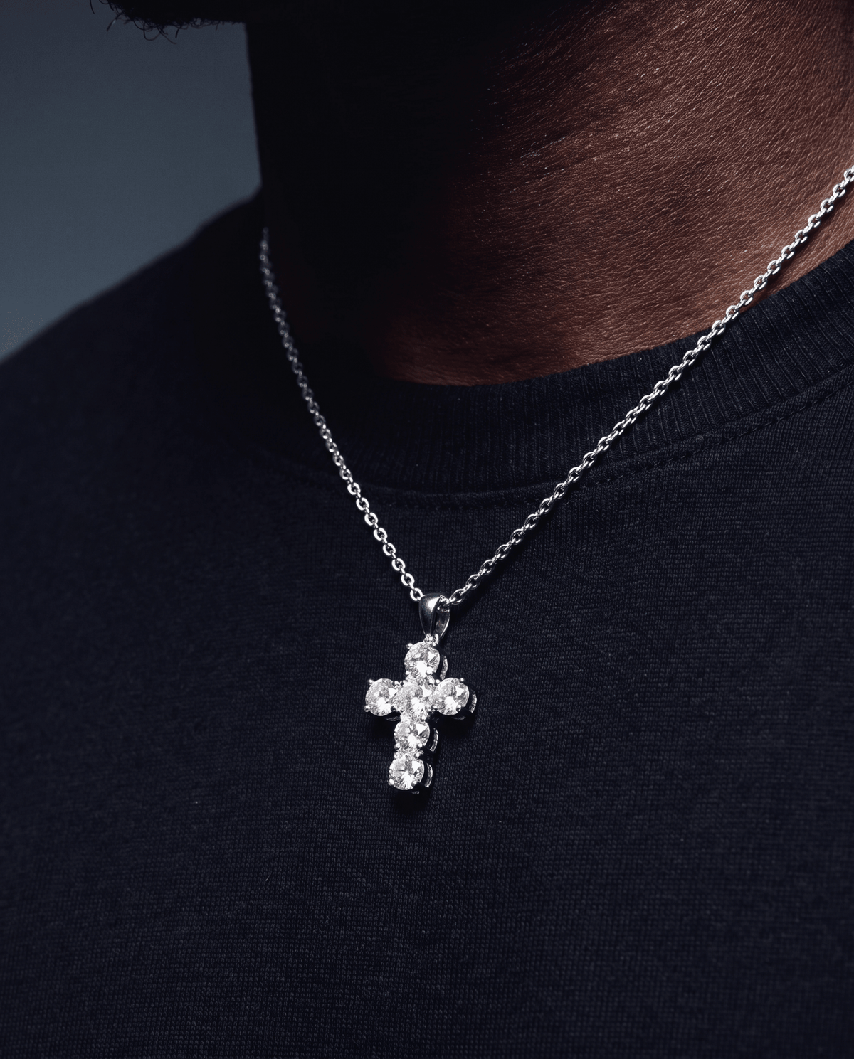 MOISSANITE MICRO CROSS PENDANT. - Drippy Amsterdam